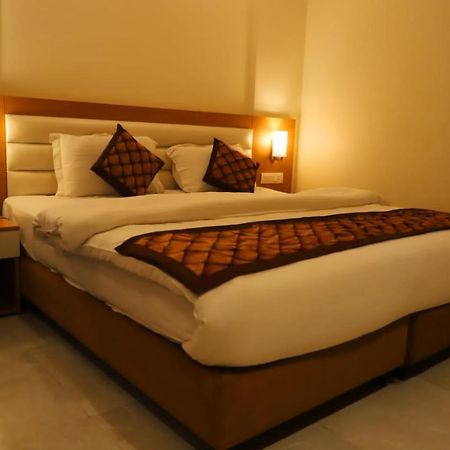 Ananda Castle Otel Vrindāvan Dış mekan fotoğraf