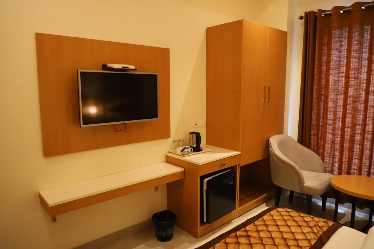 Ananda Castle Otel Vrindāvan Dış mekan fotoğraf