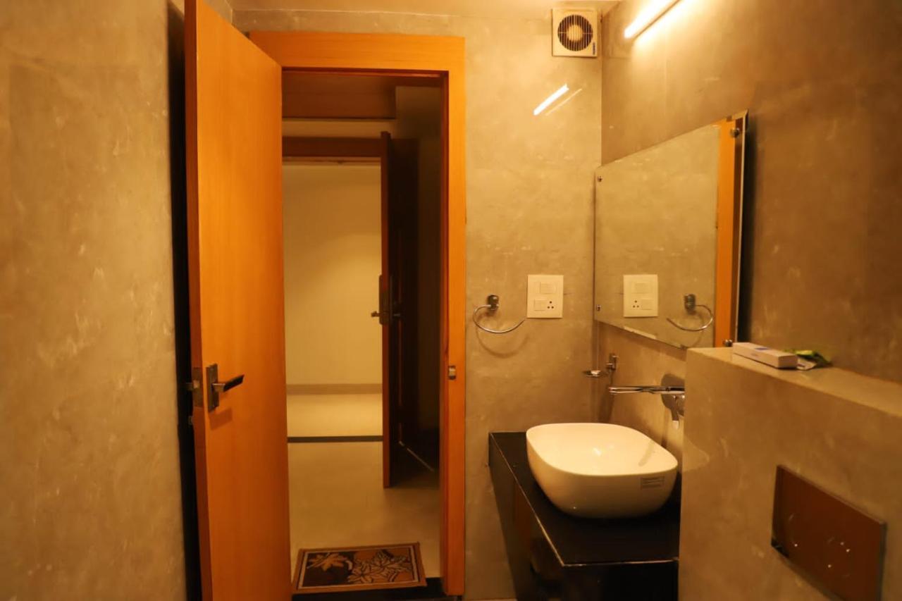 Ananda Castle Otel Vrindāvan Dış mekan fotoğraf