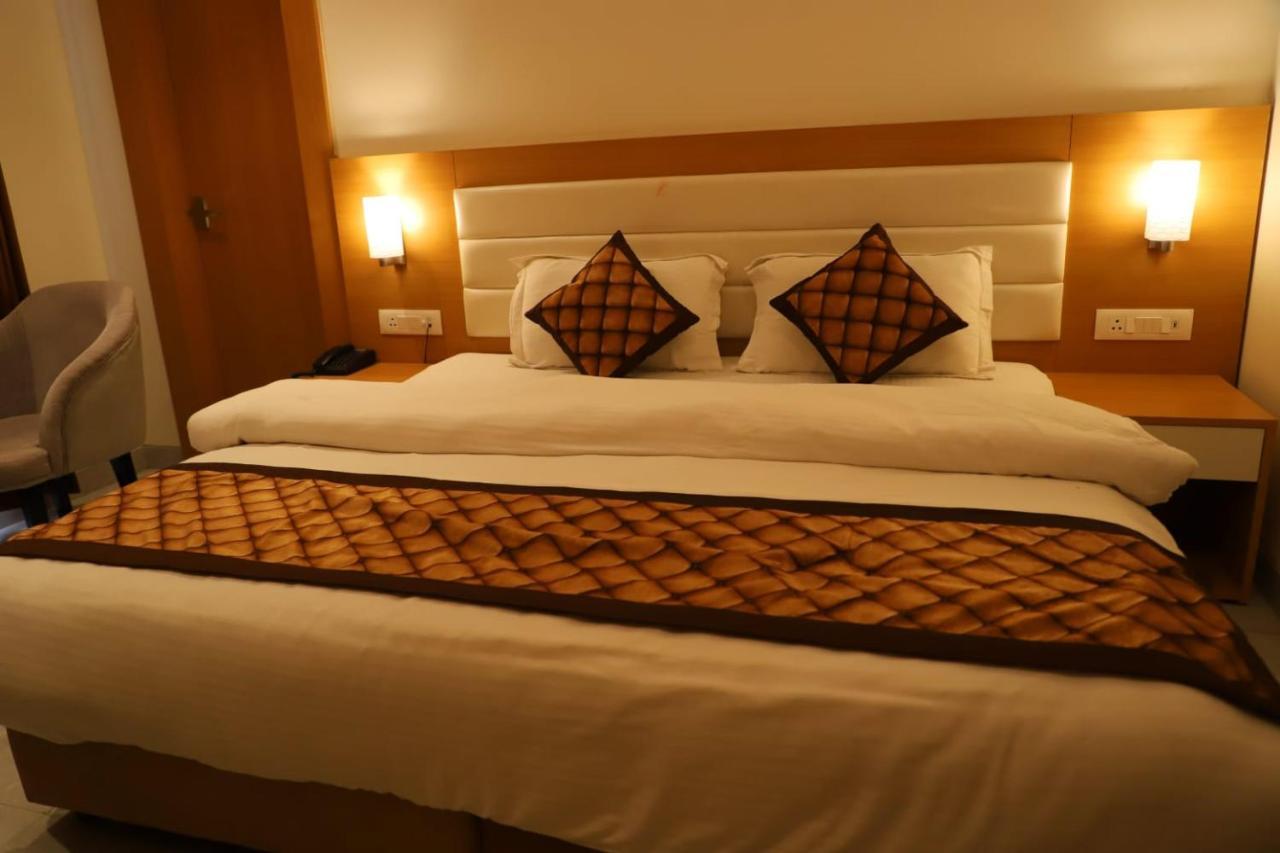 Ananda Castle Otel Vrindāvan Dış mekan fotoğraf