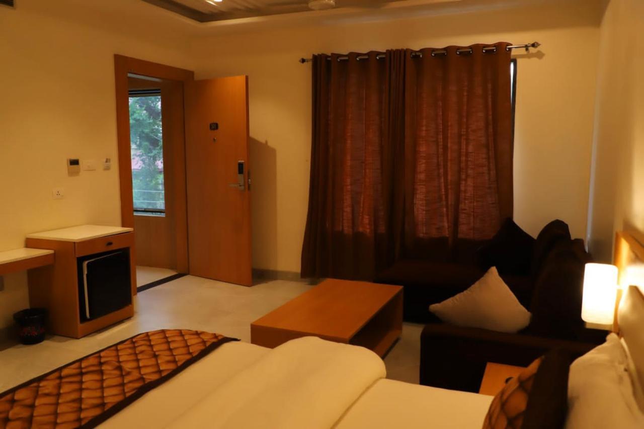 Ananda Castle Otel Vrindāvan Dış mekan fotoğraf